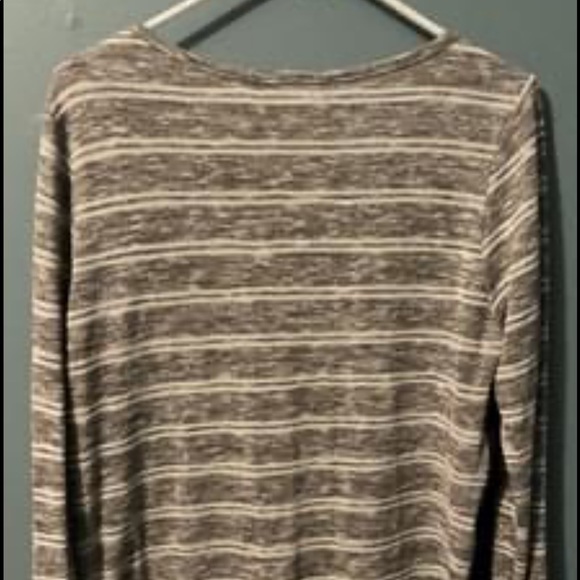 Long sleeve from stitch fix box 
Size Medium - Picture 3 of 4